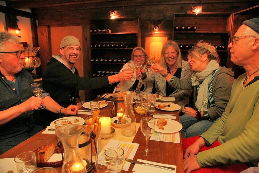 Cologne-Nippes: Gourmet wine tasting with cheese platter - Getting to Cologne-Nippes
