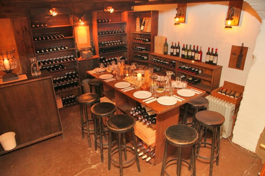 Cologne-Nippes: Gourmet wine tasting with cheese platter - Who will enjoy this most