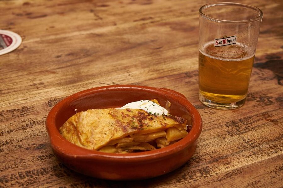 Cologne: Südstadt Guided Foodie Walking Tour - Five food stops with an international mix