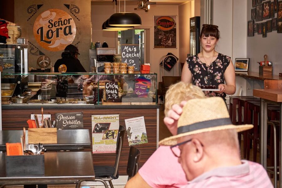 Cologne: Südstadt Guided Foodie Walking Tour - The brewery stop and traditional Cologne snack