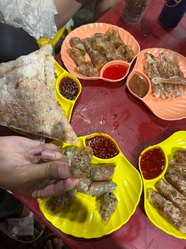 Da Nang City Street Food Private Tour With Local Students - Two food styles, two different costs