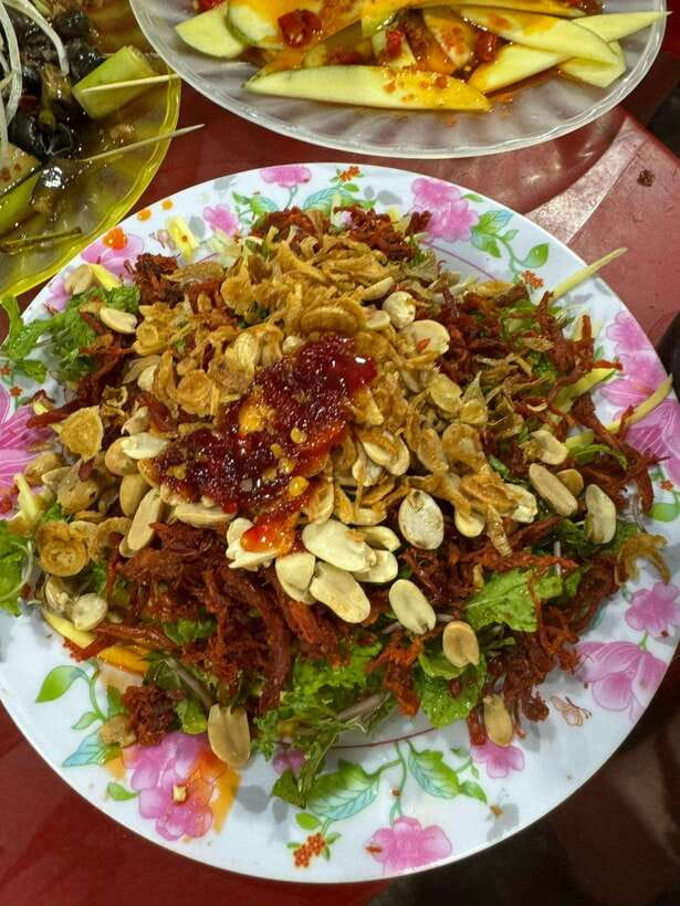 Da Nang City Street Food Private Tour With Local Students - Starting at a market or local food stop