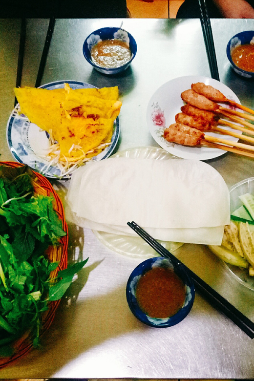 Da Nang: Local Street Food Walking Tour - What the small group changes
