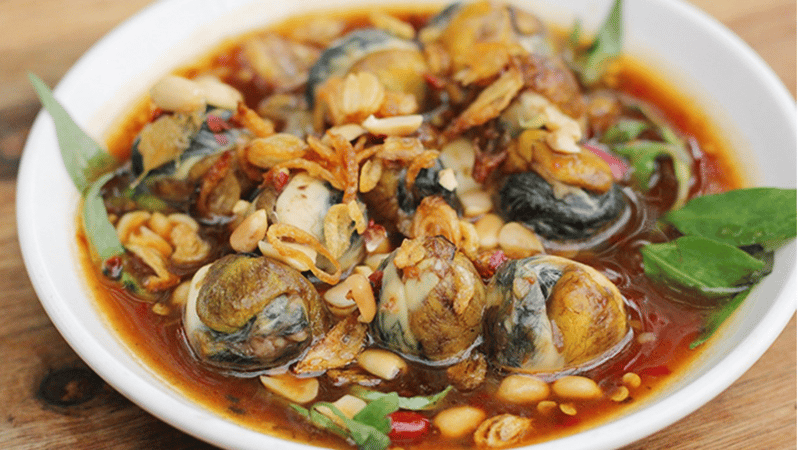 Da Nang: Local Street Food Walking Tour - The food: savory cakes, noodles, pork, and betel-leaf beef