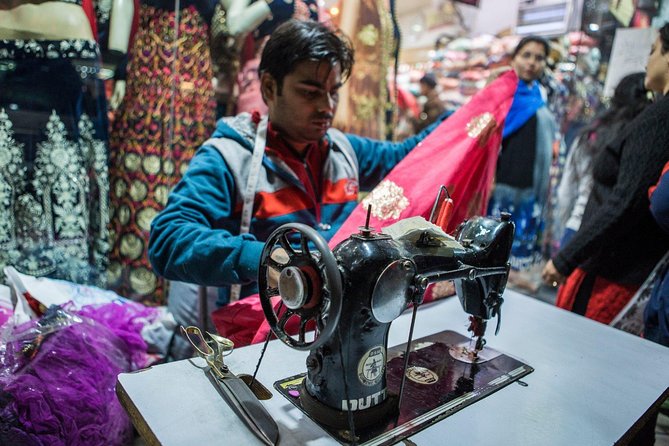 Delhi Food Walk: Rickshaw Ride, Street Eats & Market Tour - Shawarma, fruit beer, and the first savory tastes