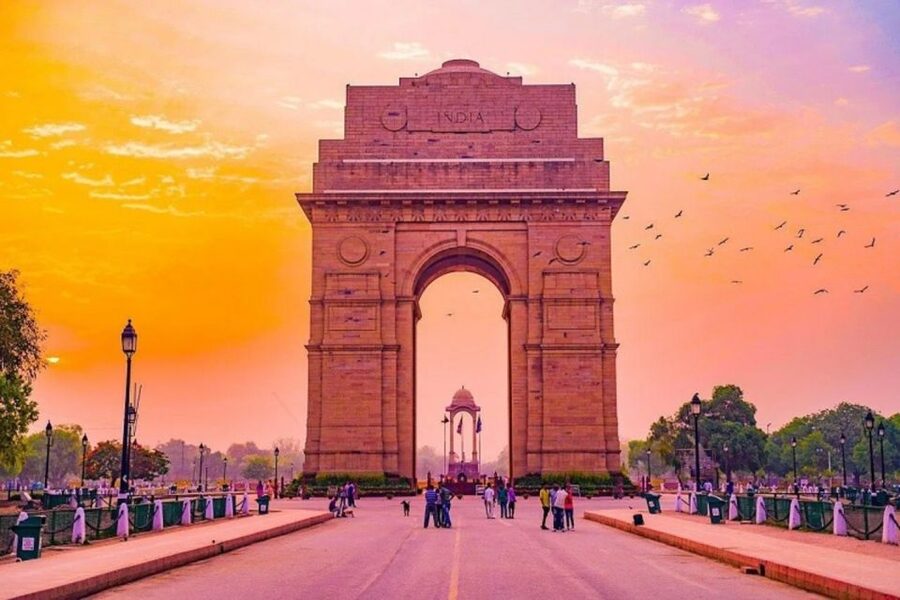 Delhi: Old Delhi City Tour with Tuk-Tuk Ride & Street Food - Chandni Chowk by tuk-tuk and on foot