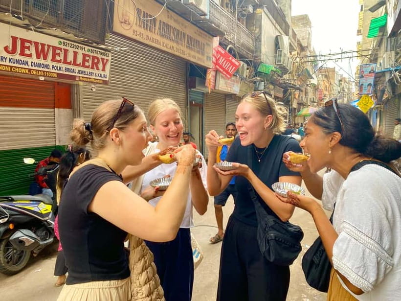 Delhi: Old Delhi's Street Food, Temples & Spice Market Tour - Five things to know before you book