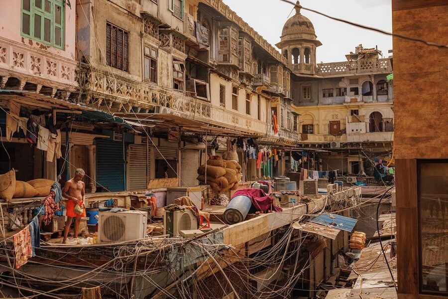 Delhi: Old Delhi's Street Food, Temples & Spice Market Tour - Sri Digambar Jain Lal Mandir and the rules of respect