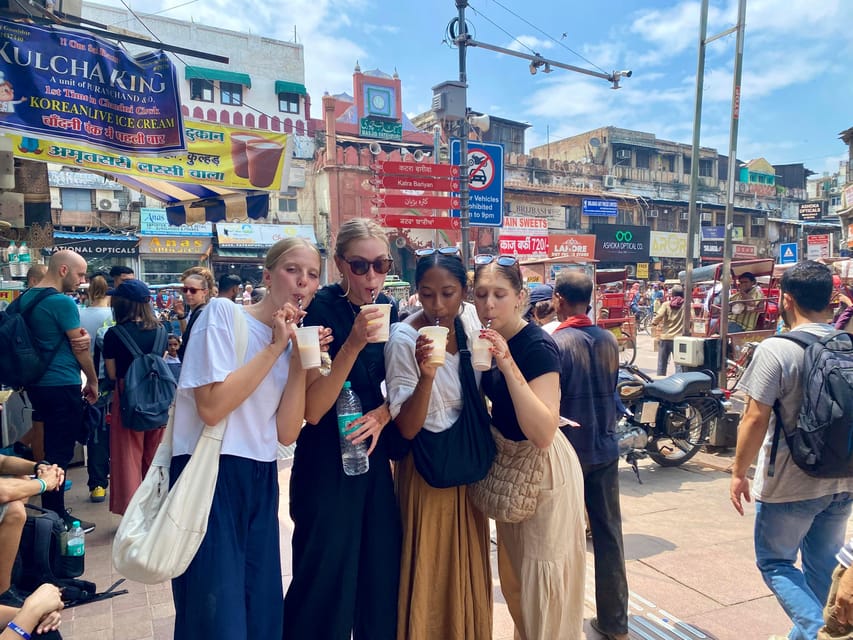 Delhi: Old Delhi's Street Food, Temples & Spice Market Tour - The Sikh gurdwara and its enormous free kitchen