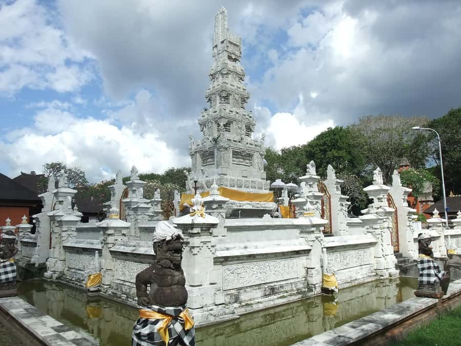 Denpasar: Museum, Traditional Market and Food Tasting Tour - Jagatnatha Temple and the former royal center