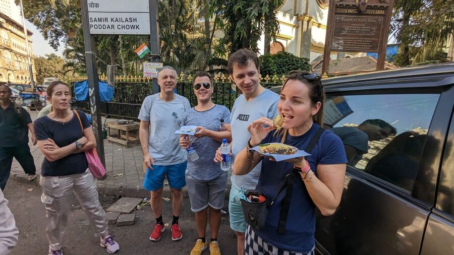 Discover Mumbai's street & beach with Vegetarian food tour - Why this Mumbai food tour works