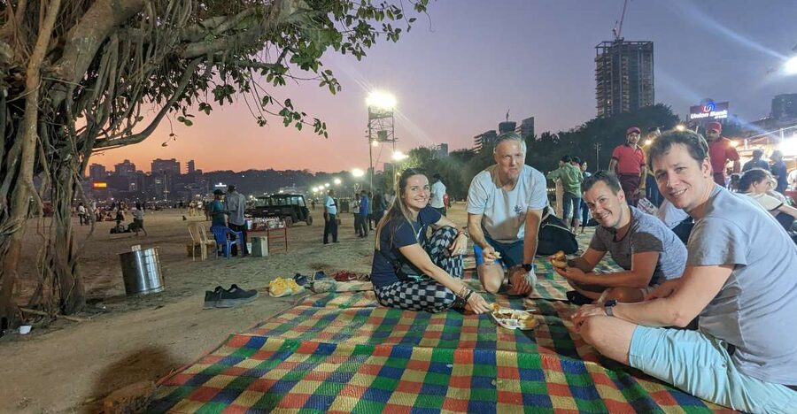 Discover Mumbai's street & beach with Vegetarian food tour - Meeting near Churchgate and finding the first food street