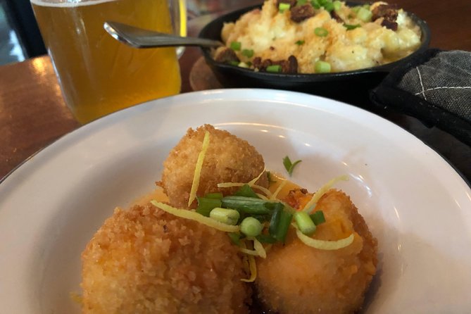 Downtown Charleston Food Tour - How much food do you receive?