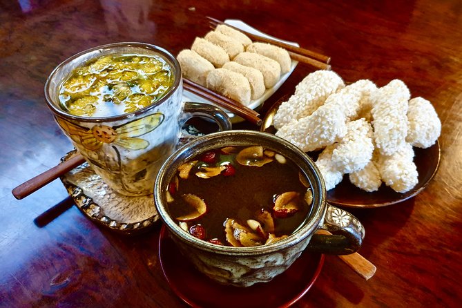 Downtown Seoul Guided Food & Market Tour with 8+ Local Tastings - What the guides add to the meal