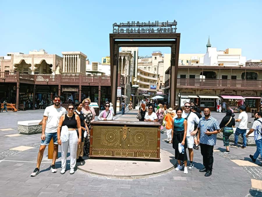Dubai: Discover Dubai Old Town, Souks, Museum & Street Food - Al Fahidi Fort and Dubai Museum