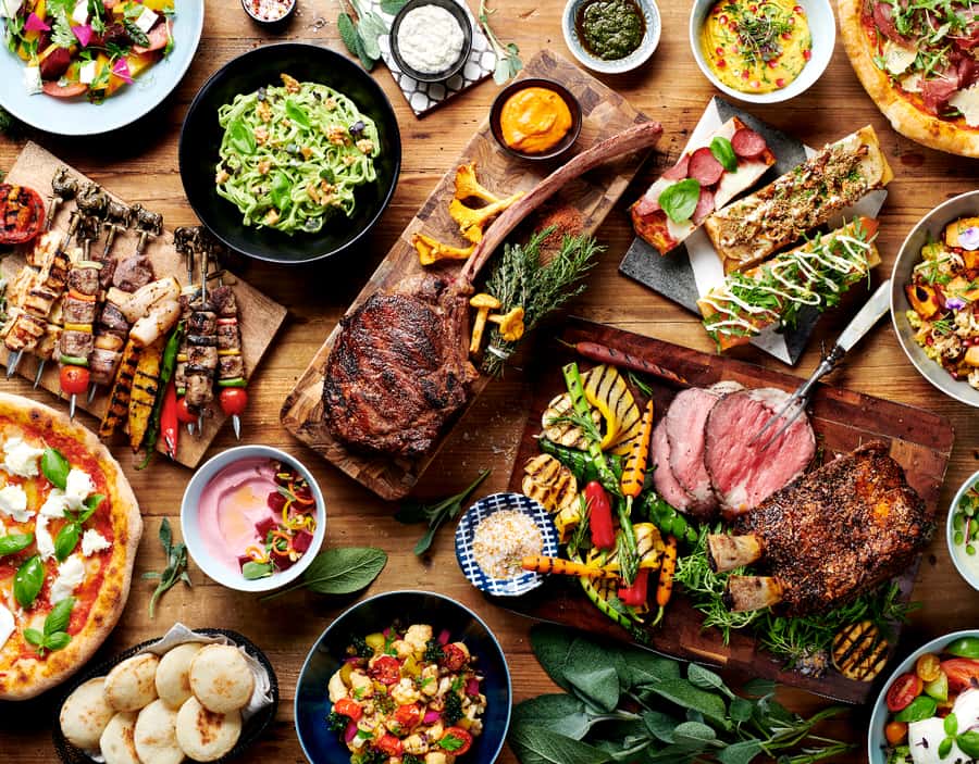 Dubai: Luxury Dinner Buffet at Gastronomy Atlantis The Royal - Service: polished setting, uneven attention