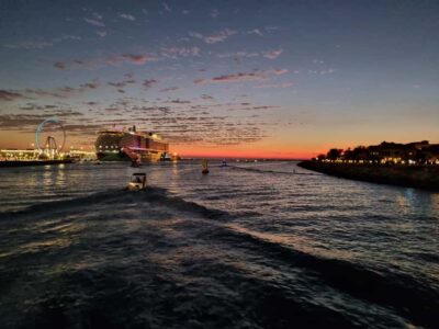 Dubai: Luxury Sightseeing Cruise with Food and Drinks