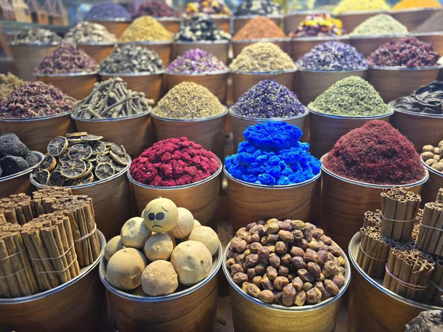 Dubai: Premium Old Town, Street Food, Souks & Boat Ride Tour - Tasting street food, juice, coffee, and dates
