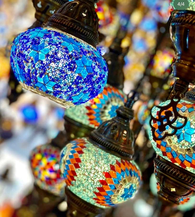 Dubai: Premium Old Town, Street Food, Souks & Boat Ride Tour - What the guides add to the experience