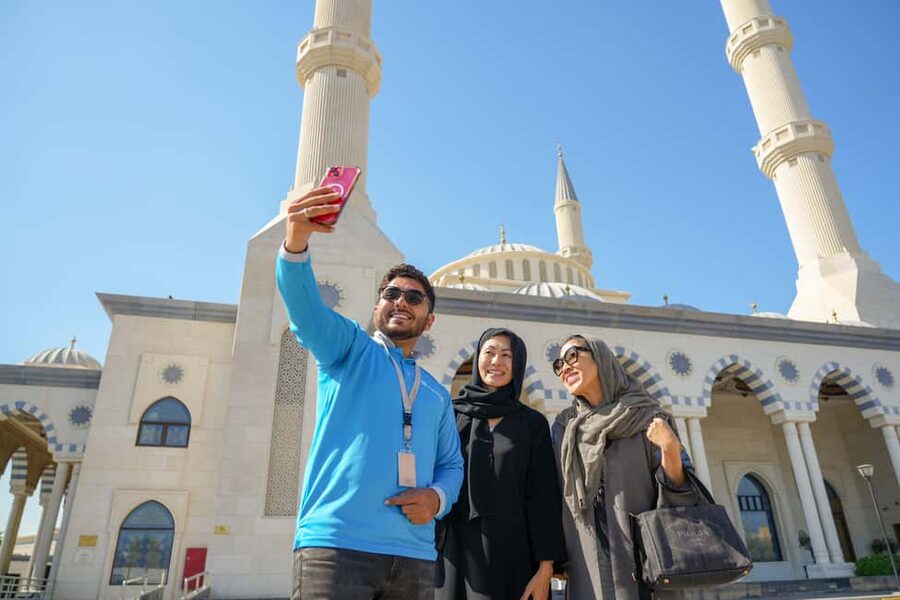 Dubai Top Highlights: Frame Entry, Souks, Abra & Street Food - Blue Mosque: a quiet start