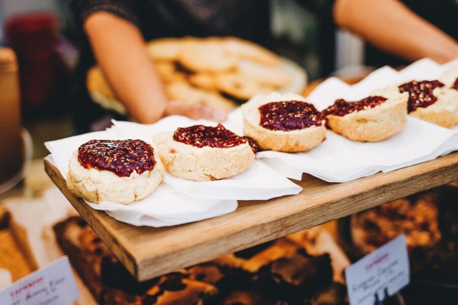 Dublin: Delicious Walking Food Tour - Crossing the Liffey and entering Dublin’s food scene