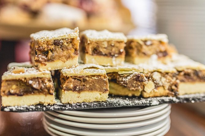 Dublin Historical Centre Food Tour with 8 Food Tastings & Drinks - What the guide adds between bites