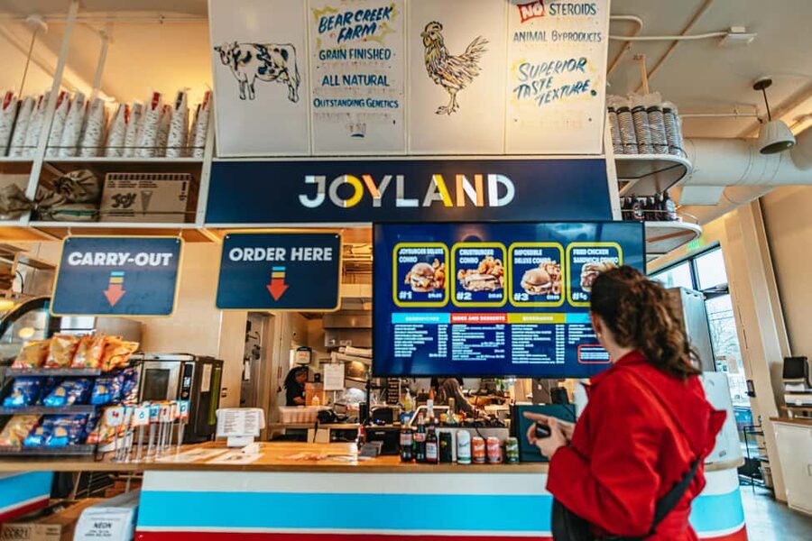East Nashville Walking Food Tour with 5+ Tastings - Nashville hot chicken and the first savory stop