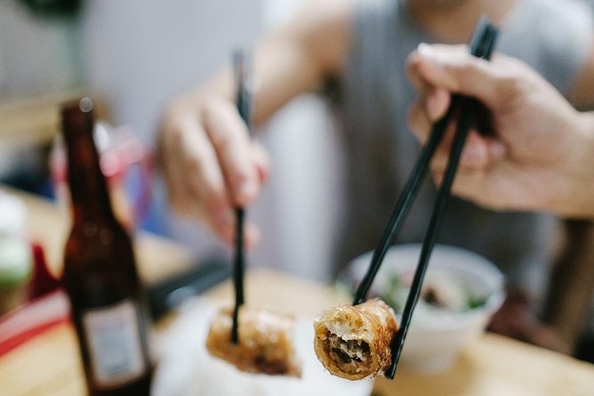Eat Like a Local: Hanoi Street Food Adventure - The guide can make or break the walk