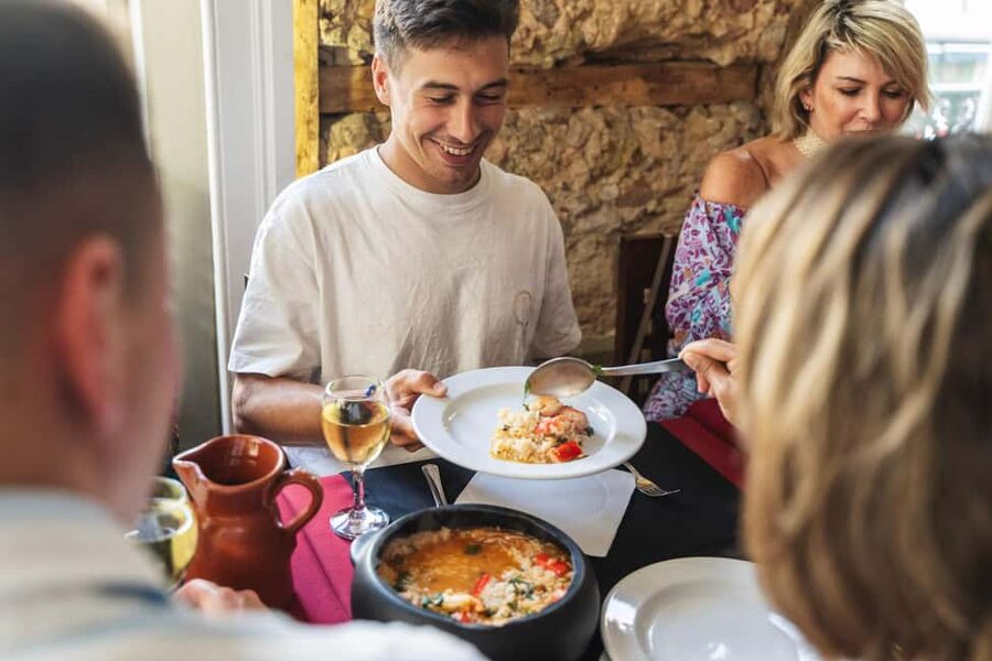 Eat & Walk Through Lisbon: A Local Food & Wine Experience - Rua dos Fanqueiros and the first taste of Baixa