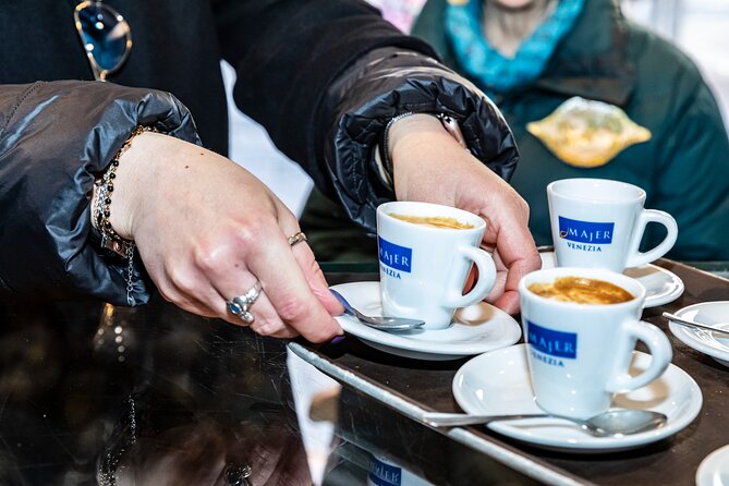Eating Venice Food & Drinks Tour - Learning the spritz at A La Vecia Papussa