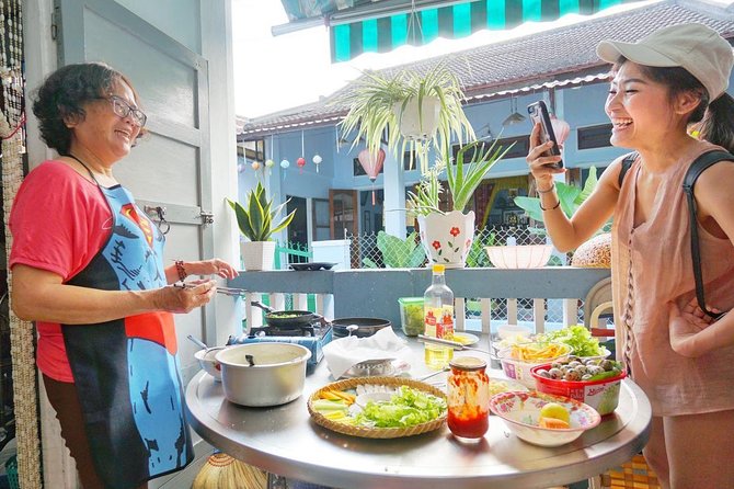 Evening Walking Food Tour, folk game and lantern boat - A four-course dinner in a local house