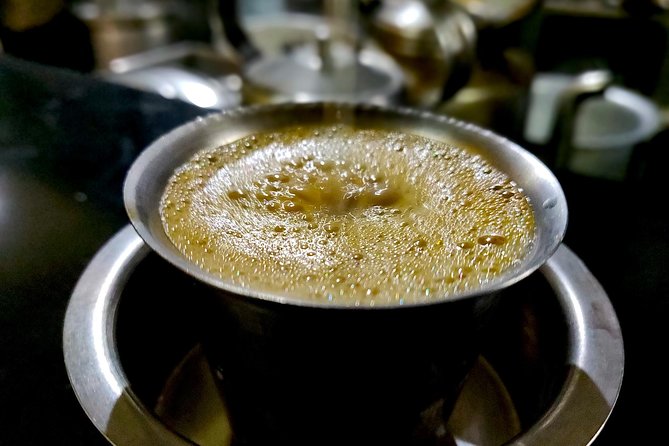 Filter Kaapi: A food walk by tourism ministry approved company - Stop one: idli in a jackfruit leaf
