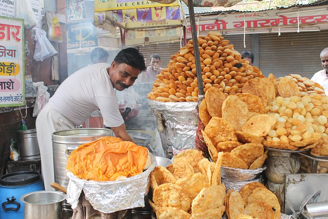 Flavours of Agra Food walk - Chimman lal Puri Wale and the appeal of an old food name