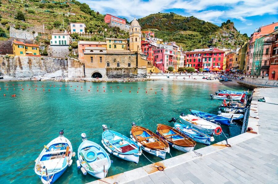 Florence: Day Trip to Cinque Terre with Optional Street Food - The guide style is informative, not a full walking tour