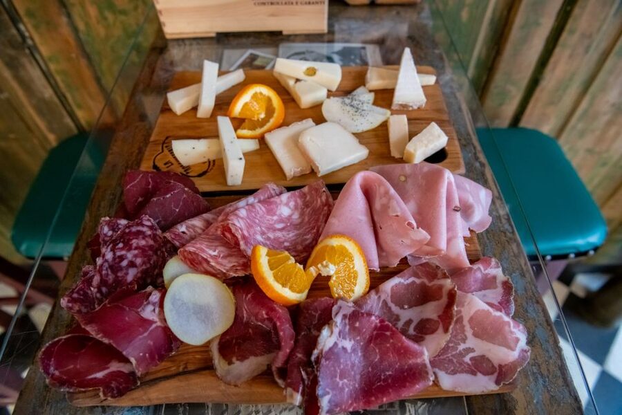 Florence: Flavours of Tuscany Food Tour - Finishing with gelato near Santa Croce