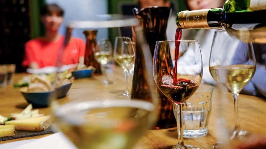 Florence Foodies Tour: Savor Tuscan Flavors & Fine Wine - Gelato near a Florentine landmark