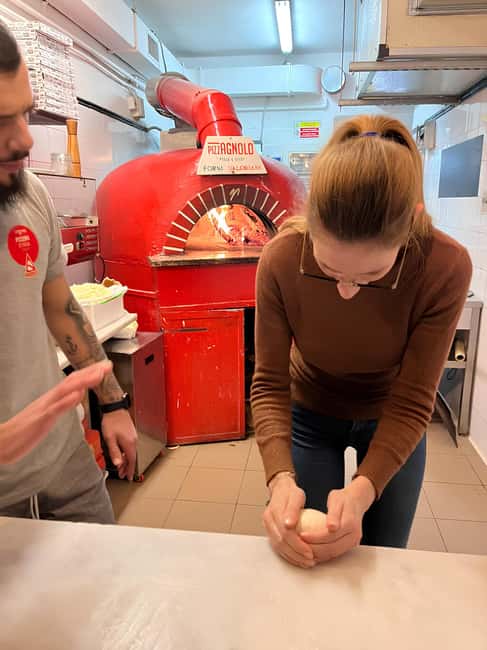 Florence: Private Pizza Making Class with Wine Tasting - What the experience gets right