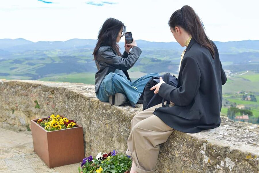 Florence: San Gimignano & Volterra Day Trip with Food & Wine - Gelato from a championship maker