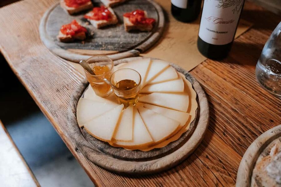 Florence: Small-Group Sunset Food & Wine Tour in Oltrarno - Caffè Notte begins the tasting
