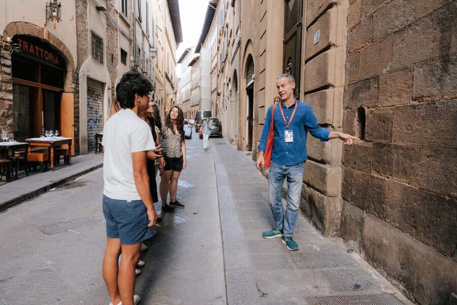 Florence: Small-Group Sunset Food & Wine Tour in Oltrarno - I’ Vinaino di San Frediano brings another local taste