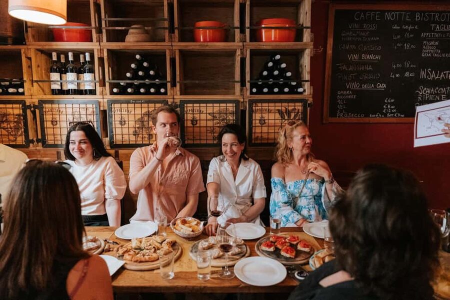Florence: Small-Group Sunset Food & Wine Tour in Oltrarno - Meeting at Santo Spirito