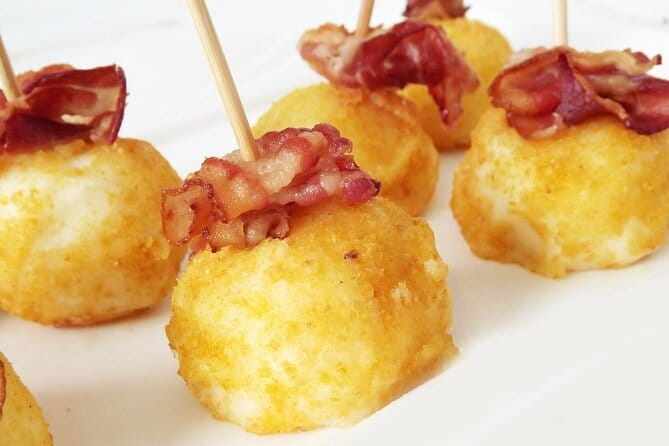 Florence Street Food Walking Tour with Wine in Duomo Area - Tuscan street food and the value of small tastings