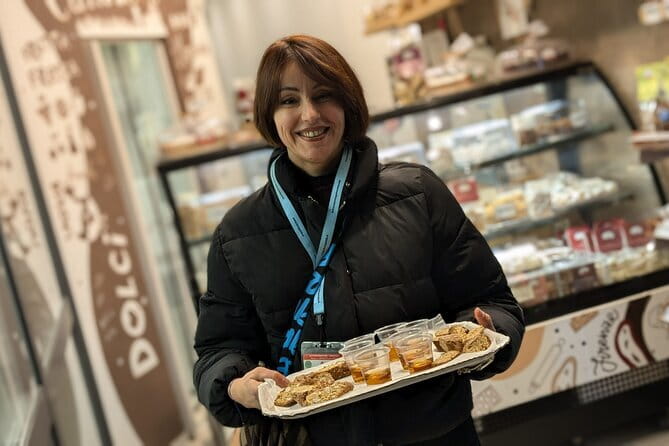 Florence Street Food Walking Tour with Wine in Duomo Area - Guide style, pace, and group atmosphere