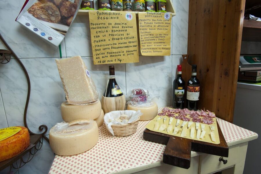 Florence: Sunset Wine and Food Tour - Starting in Santo Spirito as Florence turns to evening