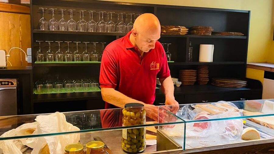 Florence: Taste of Tuscany Wine and Local Food Tour - The food: bruschetta, salami, prosciutto, and cheese