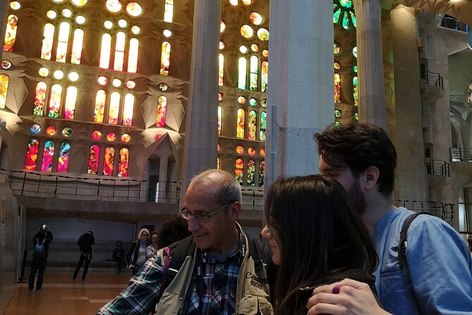 Food & Drink Tasting Private Tour & Sagrada Familia Skip the Line - Churros and hot chocolate at La Pallaresa