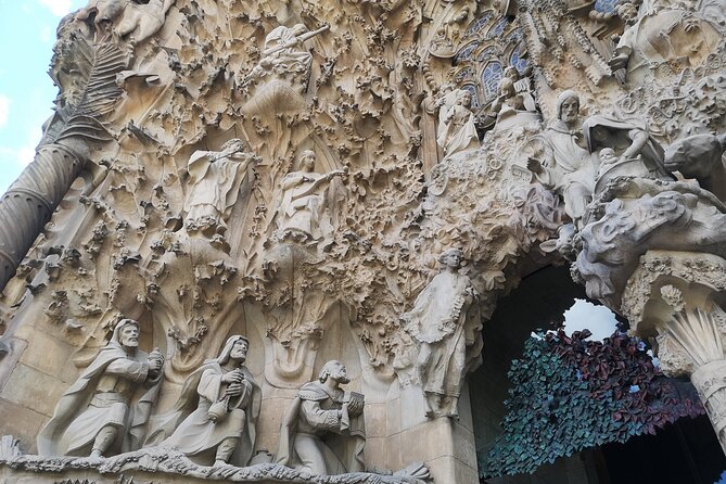 Food & Drink Tasting Private Tour & Sagrada Familia Skip the Line - What $223.46 buys you