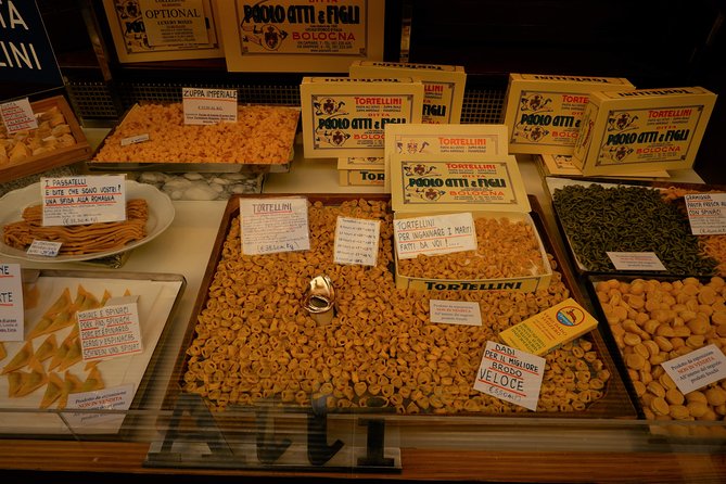 Food markets tour with a local! - A guide who adds practical context