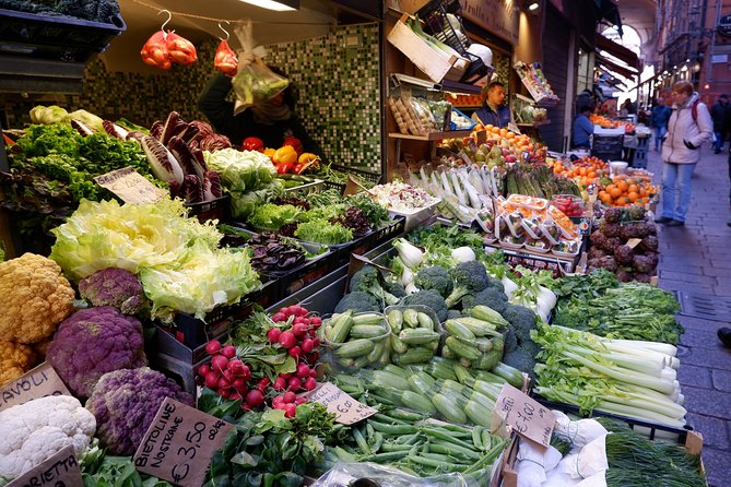 Food markets tour with a local! - Group size, timing, and practical details