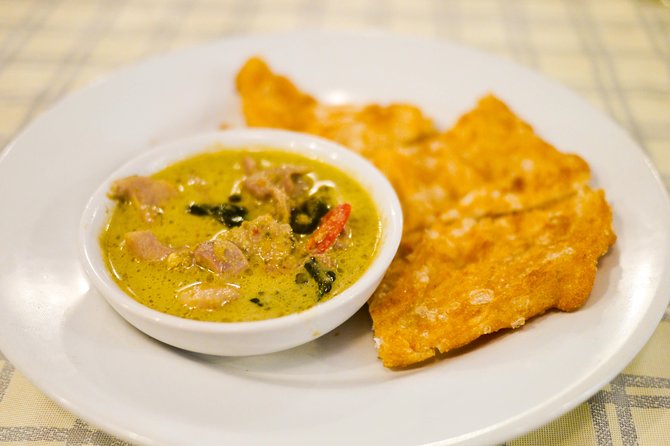 Foodie Experience of Historic Bang Rak - Wat Suan Phlu and the village of love